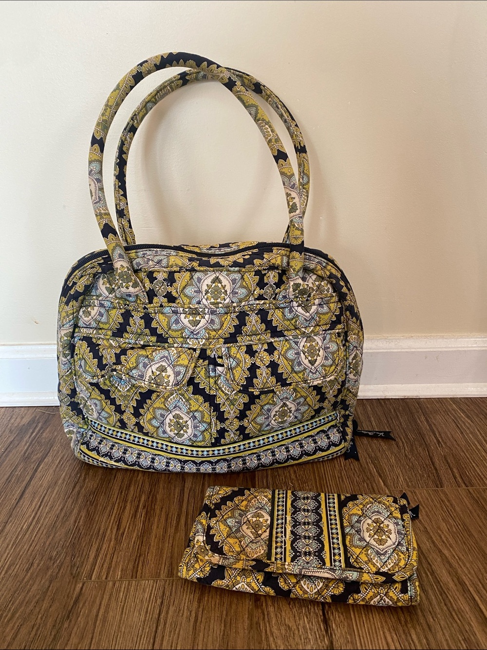 Vintage Vera Bradley retired Cambridge satchel w/ matching wallet. Retro